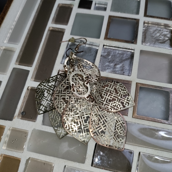 Vtg 1980s Leaf Earrings - Picture 4 of 5